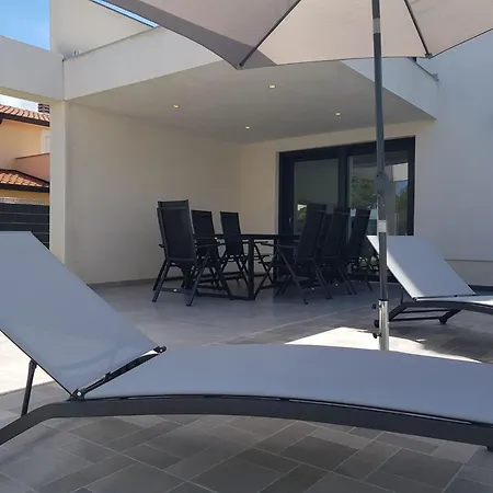 Mit Privatem Pool In Ruhiger Lage- By Interhome Kaštel