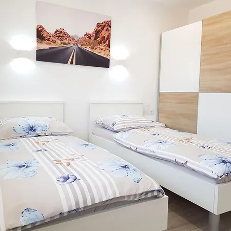 Mit Privatem Pool In Ruhiger Lage- By Interhome Vakantiehuis