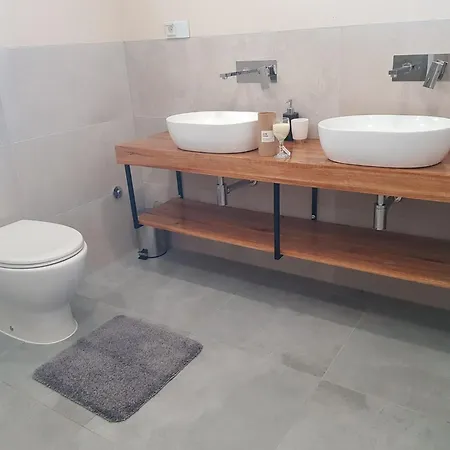 Mit Privatem Pool In Ruhiger Lage- By Interhome Vakantiehuis