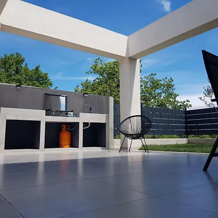 Mit Privatem Pool In Ruhiger Lage- By Interhome 別荘 *